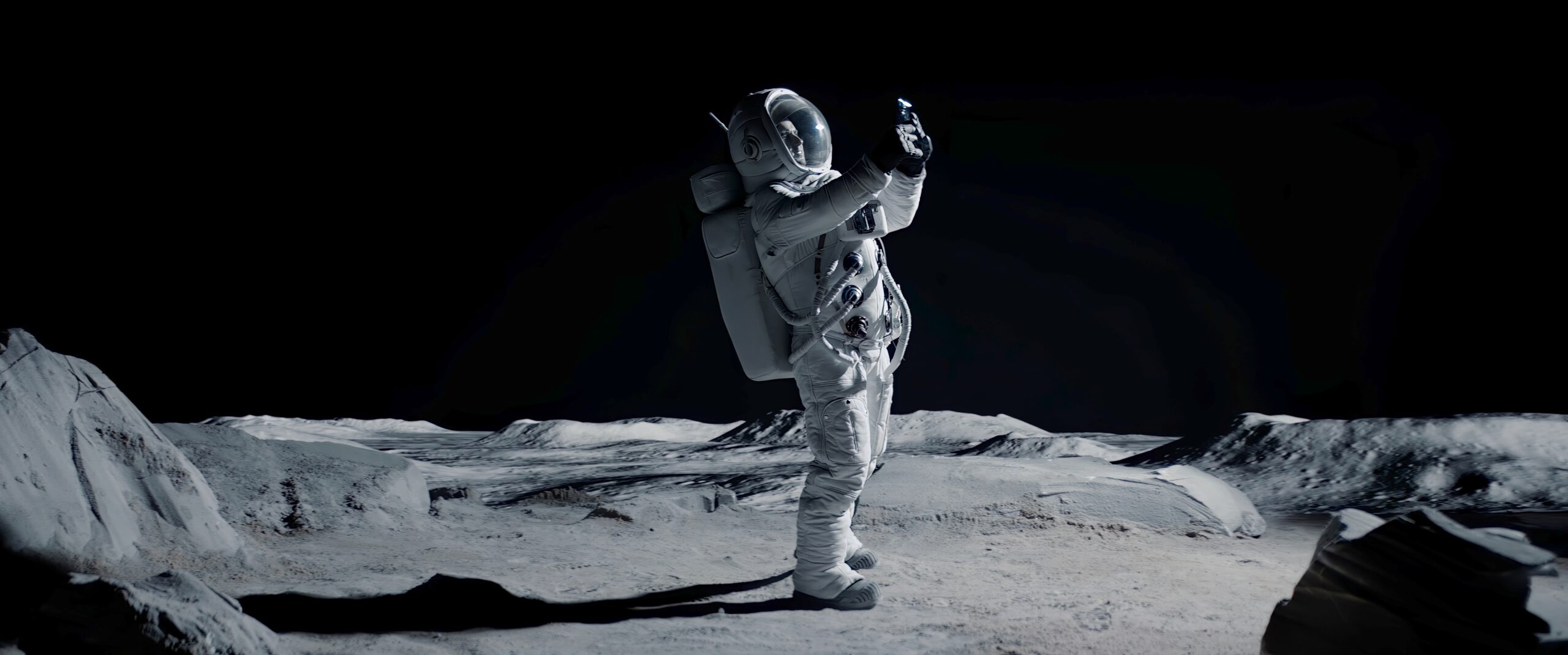 Astronaut,Searching,For,Cellular,Or,Wi-fi,Signal,While,Walking,On